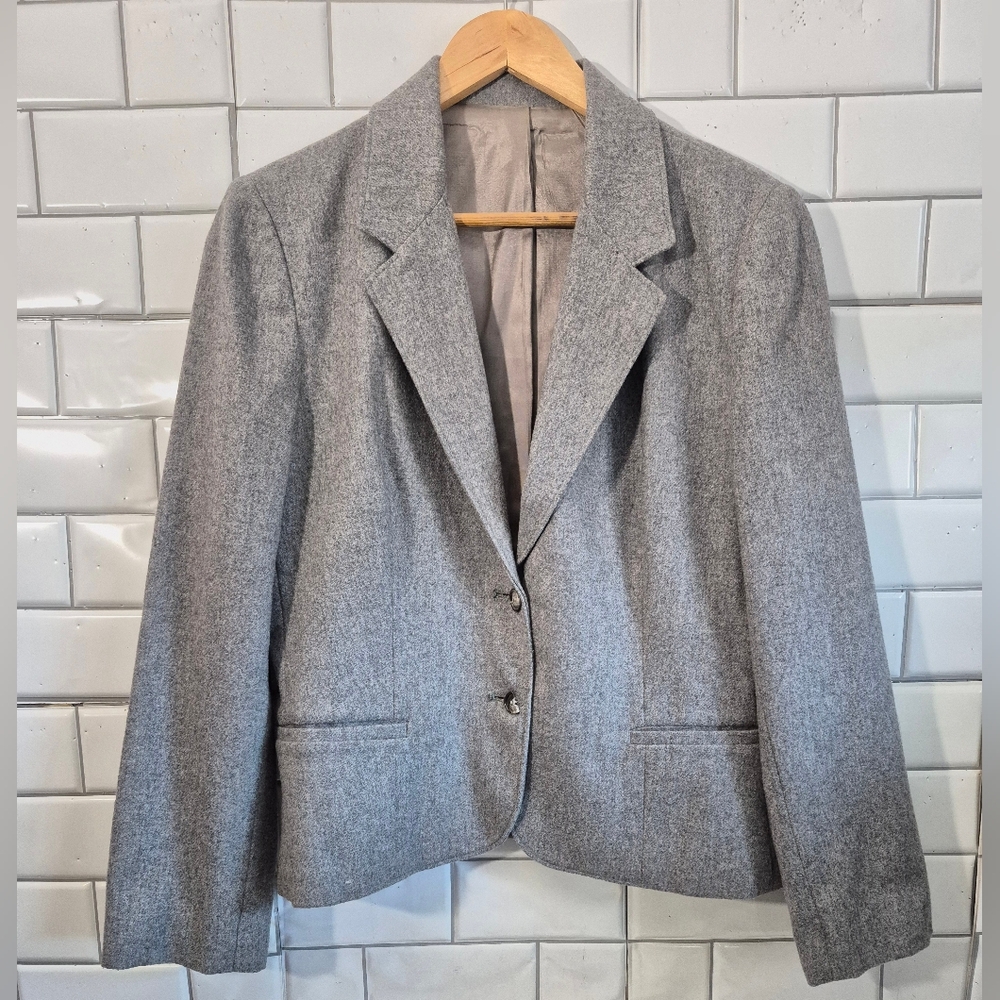 Cross Country Fashions Vintage Ladies Gray Blazer 2 Button Front Pockets 80/20 W